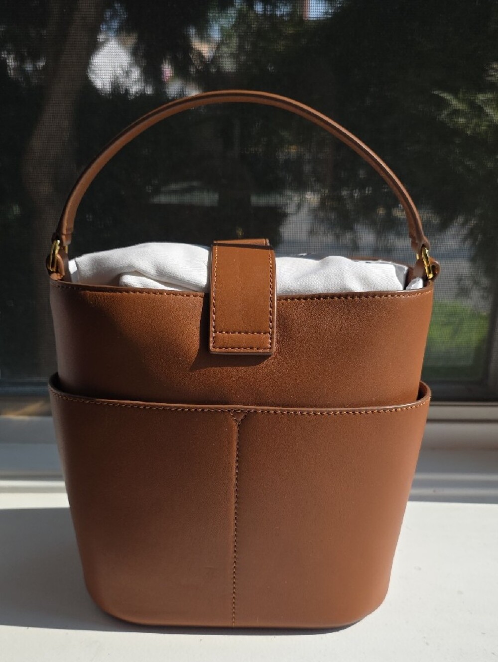 NWT Veronica Beard Small Crest Lock Bucket Bag Hazelwood Tan Leather Crossbody - Picture 5 of 10